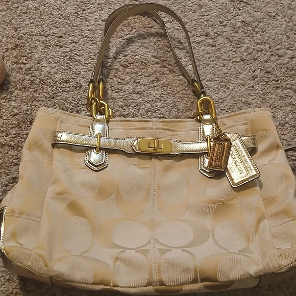 ✨ Coach Chelsea Jayden Signature Carryall | Cream & Gold | Like New ✨ - Picture 12 of 13